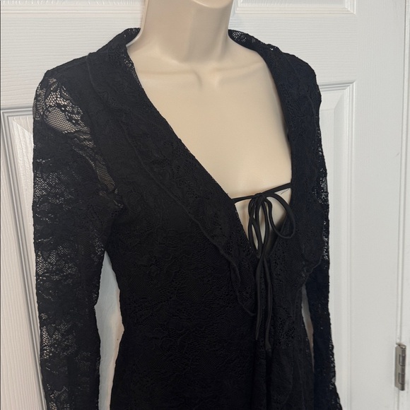 Princess Polly plunging neck line black lace mini dress. - Picture 5 of 7
